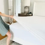 How to Keep Fitted Sheet on Bed